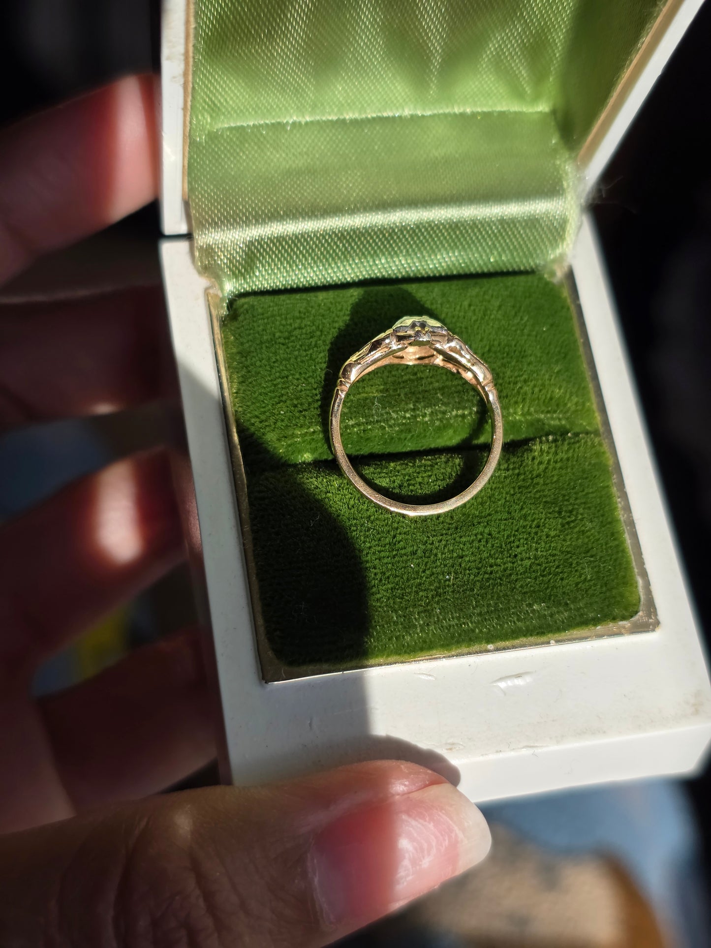 Beautiful Vintage 14k Gold Diamond Pinky Ring Size 3.5