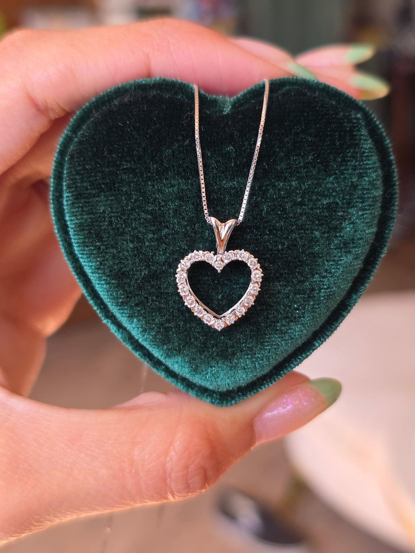 Beautiful 10k White Gold 1/3CTW Diamond Heart Pendant With  WG Box Chain Necklace 18"