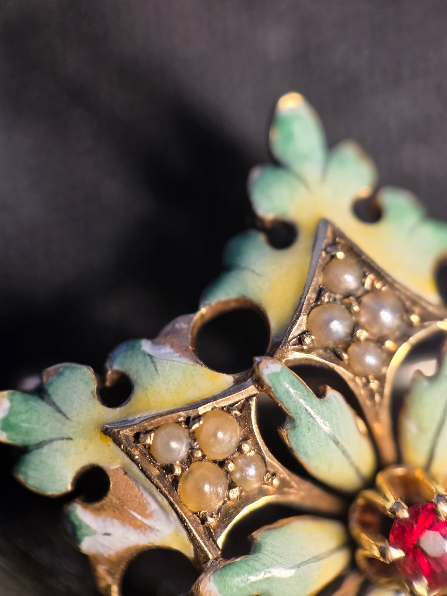 Pretty 10k Gold Enamel Seed Pearl and Garnet Star Brooch (NO CHAIN)