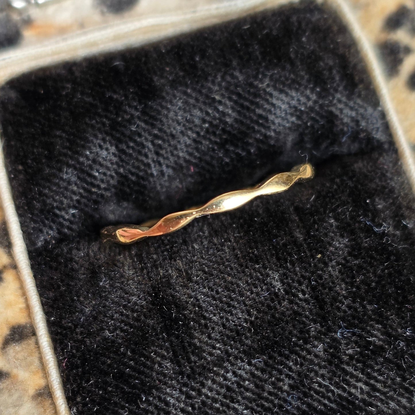 Awesome 10k Gold Wavy Skinny Stacker Band  Ring Size 7.25