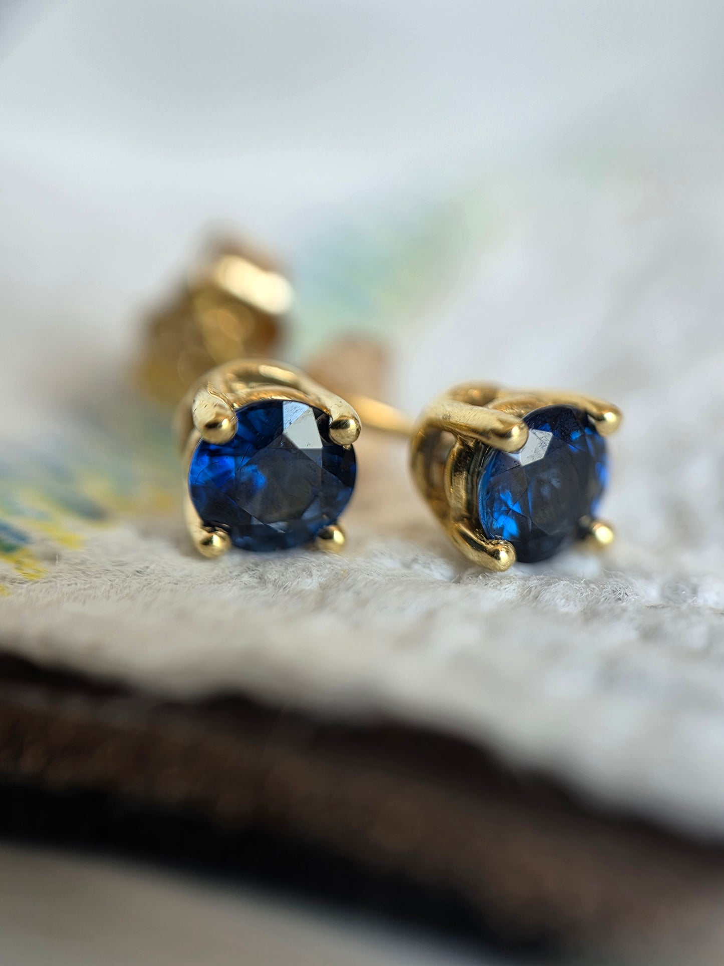 Beautiful 18k Gold .90ctw Sapphire Studs Earrings September Birthstone