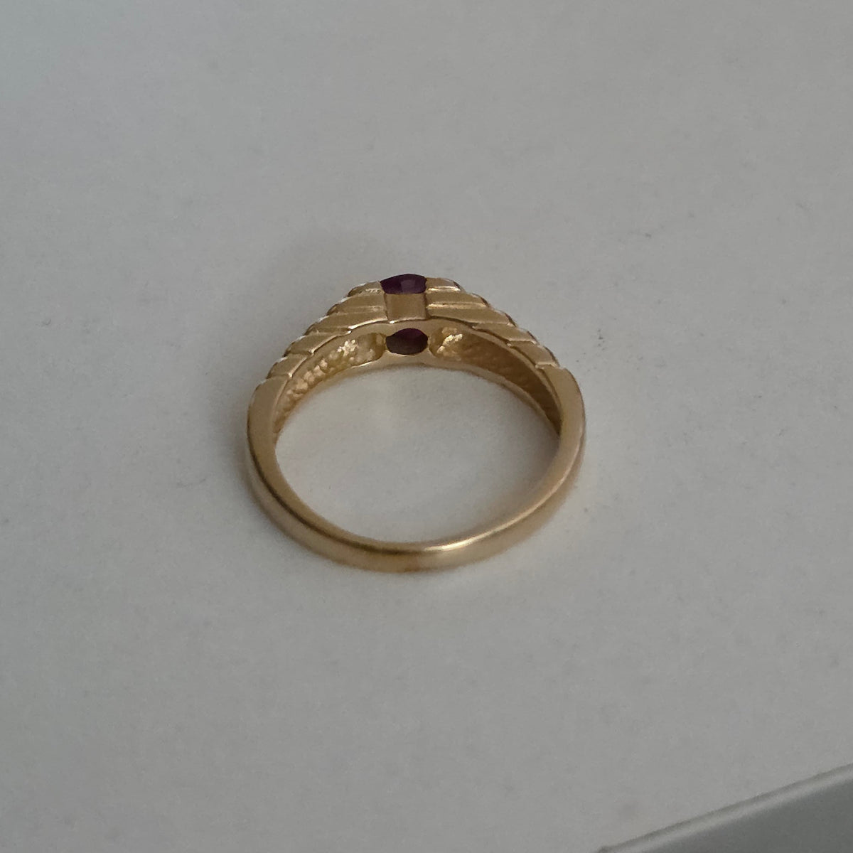 Gorgeous 14k Gold Ribbed Flush Set Ruby Ring Size 6
