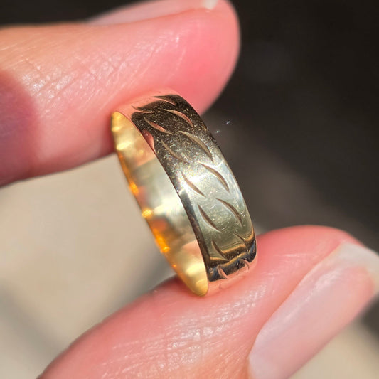 Pretty Textured 10k Gold Band Ring Size 5.25