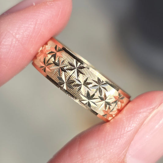Beautiful 10k Gold Textured 6mm Wide Diamond Cut Star Pattern Cigar Band Ring Size 6.5